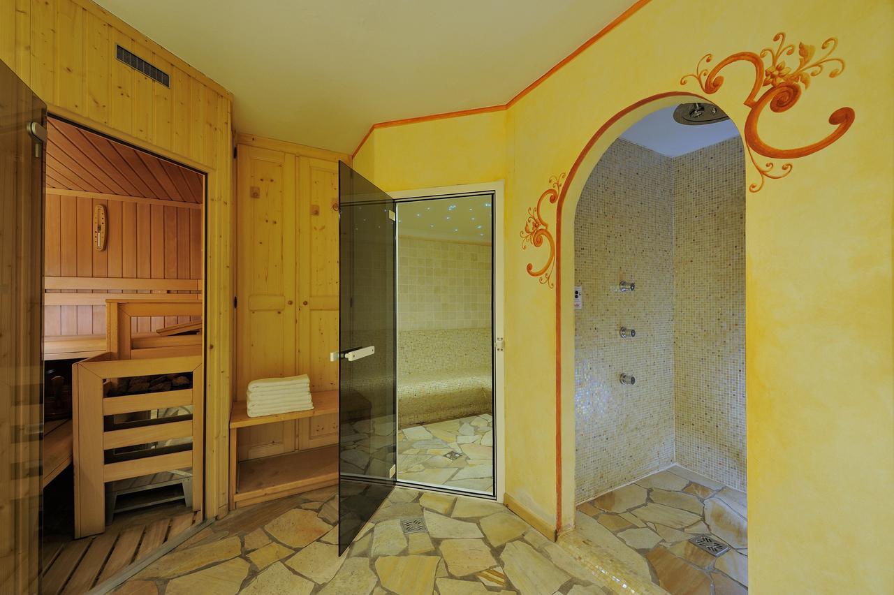 Madonna Chalet Dei Piniアパートホテル エクステリア 写真