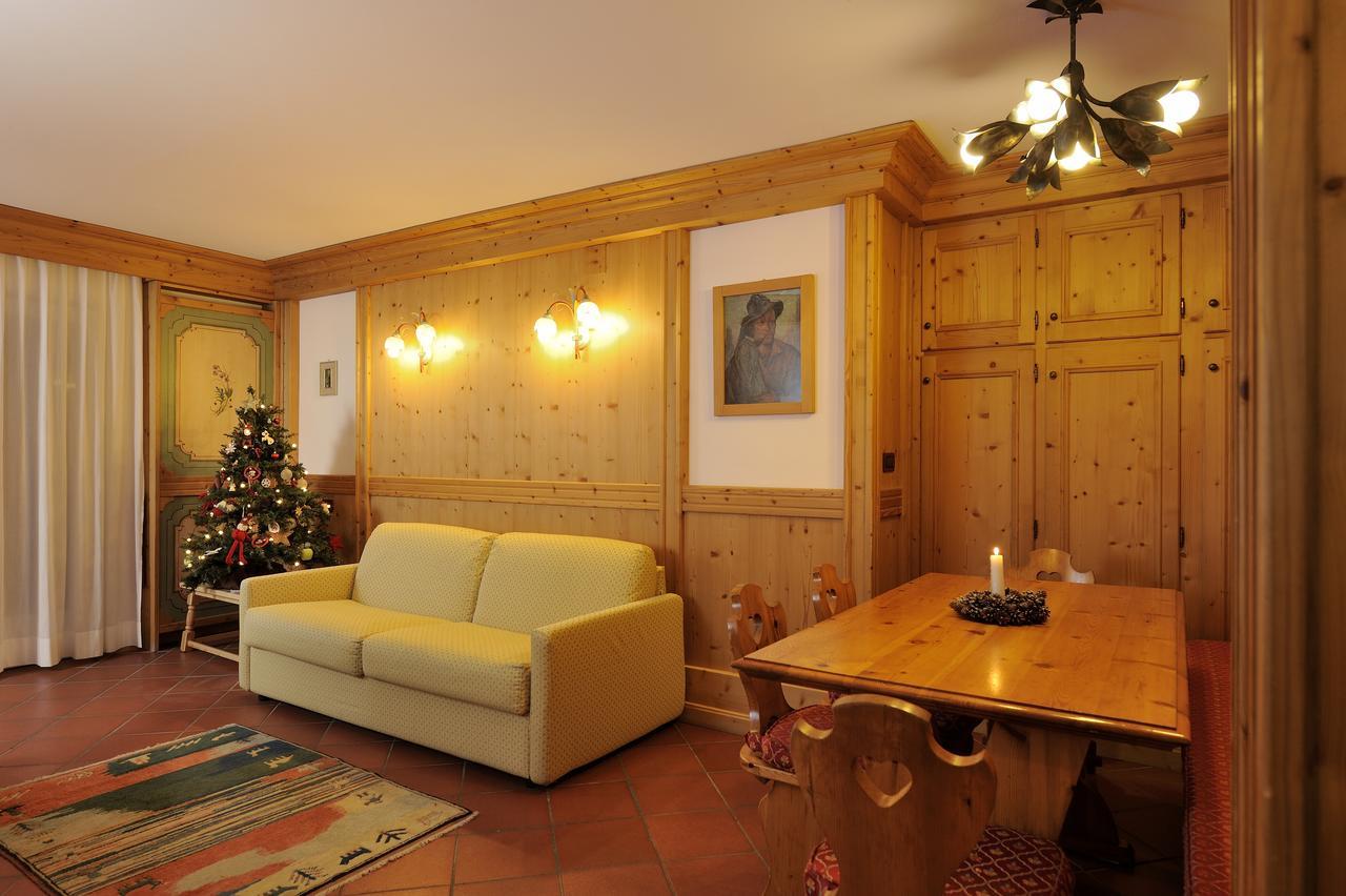 Madonna Chalet Dei Piniアパートホテル エクステリア 写真