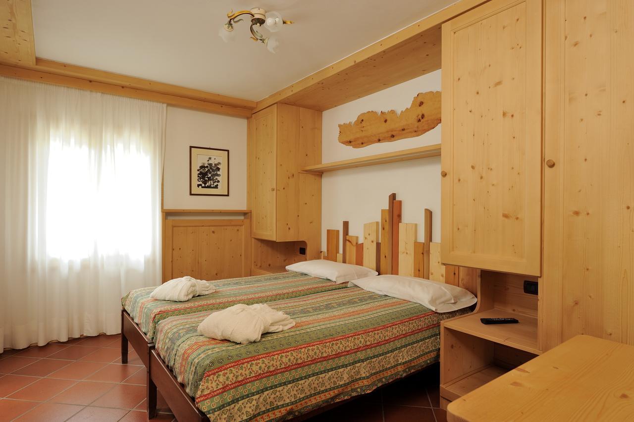 Madonna Chalet Dei Piniアパートホテル エクステリア 写真