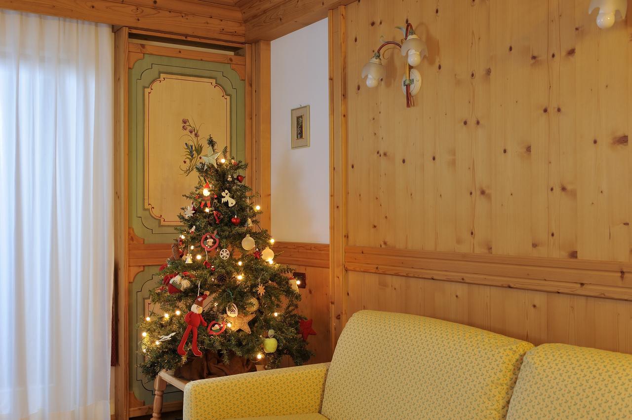 Madonna Chalet Dei Piniアパートホテル エクステリア 写真