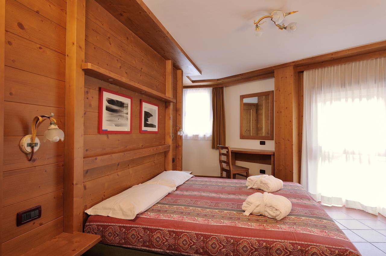 Madonna Chalet Dei Piniアパートホテル エクステリア 写真