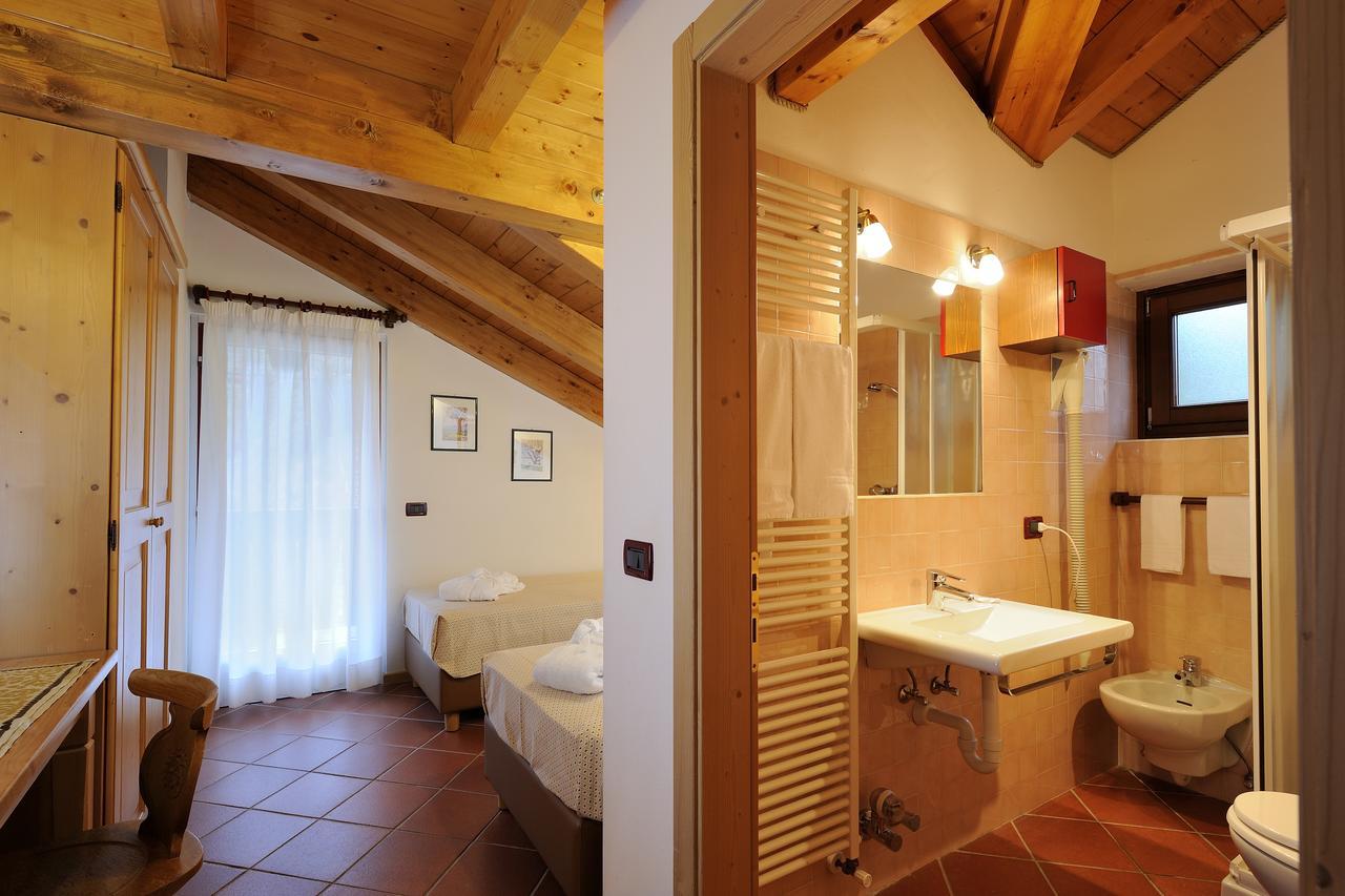 Madonna Chalet Dei Piniアパートホテル エクステリア 写真