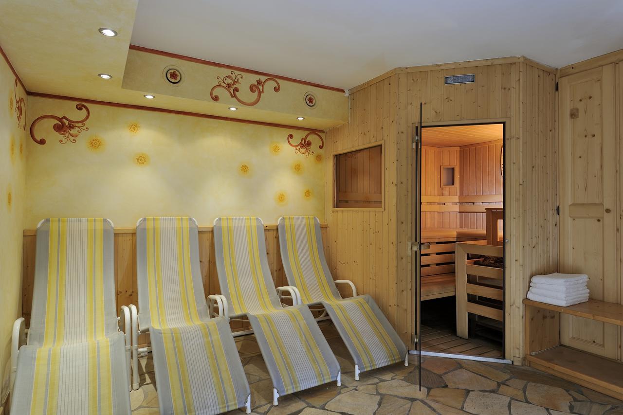 Madonna Chalet Dei Piniアパートホテル エクステリア 写真